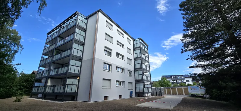 Mehrfamilienhaus mit neuer Fassadendämmung