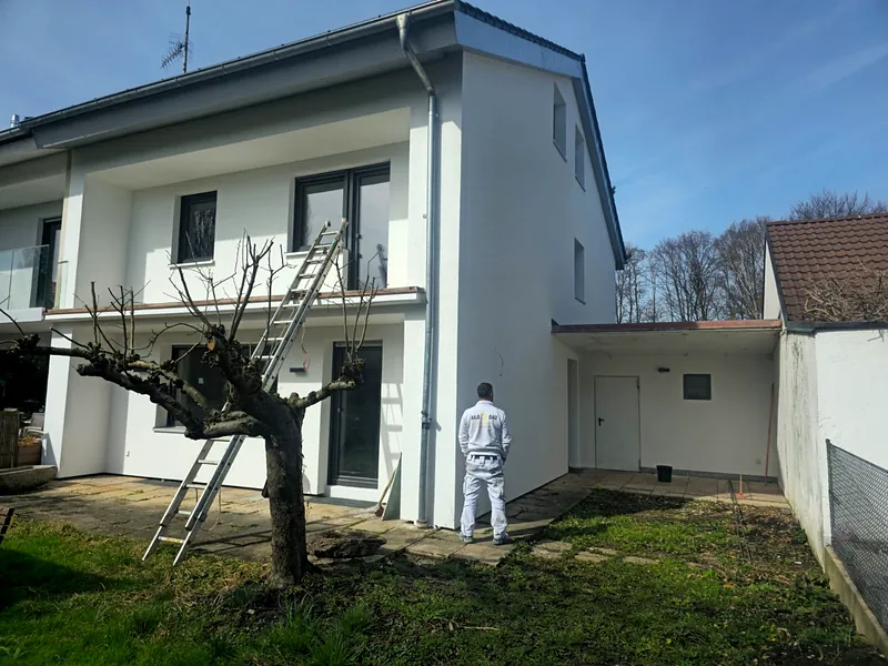 Reihenendhaus, fertig gedämmt und verputzt